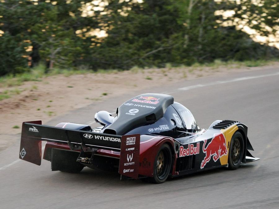 Hyundai Genesis PM580 Red Bull by RMR 2010 года  (фото 6 из 9)